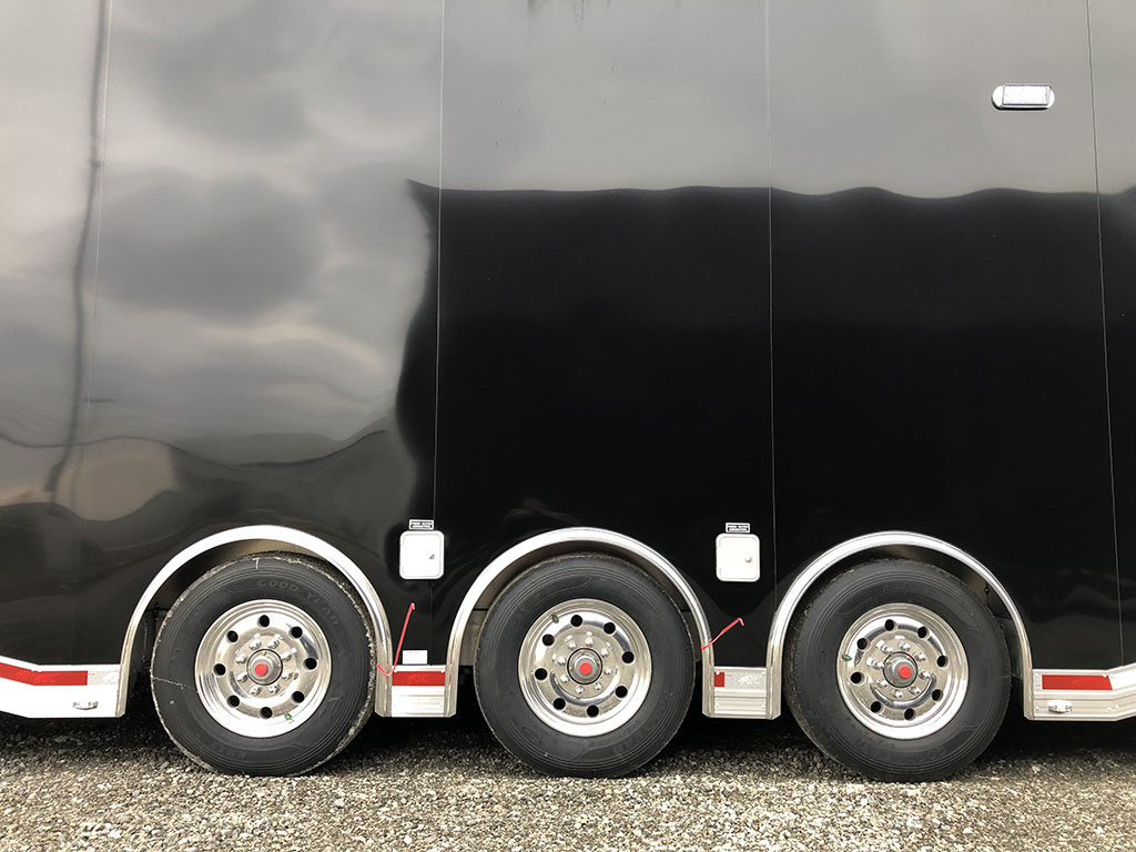 Triple 10,000lb axles with disc air brakes and air ride